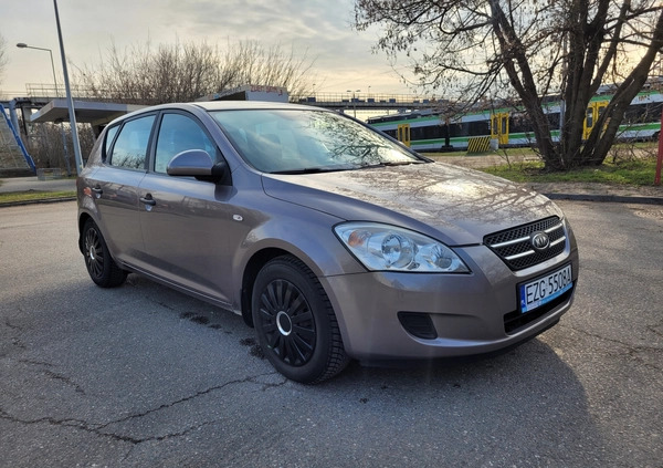 Kia Ceed cena 12900 przebieg: 192000, rok produkcji 2009 z Warszawa małe 301